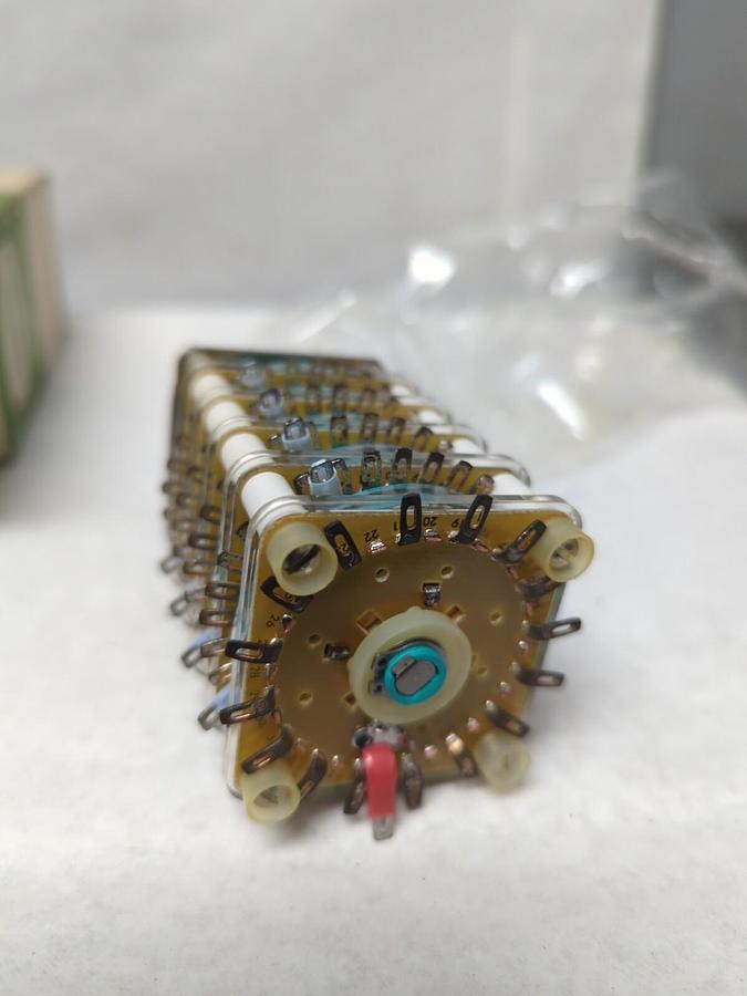 ELECTRO SWITCH,2H00A13 5X3302,ROTARY SWITCTH 10 AMP NOS