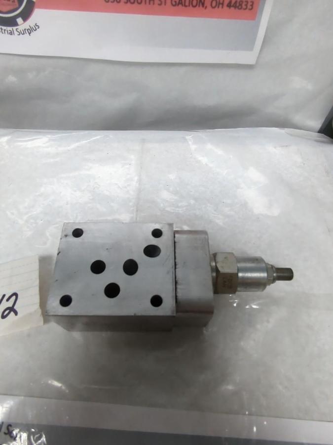 Used SUN HYDRAULICS,DBT,MANIFOLD OHT8-A2 WITH FDCB-LAN CARTRIDGE VALVE USED