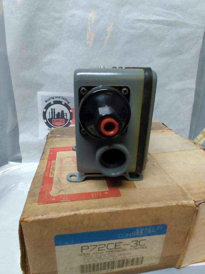 JOHNSON CONTROLS,P72CE,PENN AUTOMATIC PRESSURE CONTROL MODEL 3 NOS