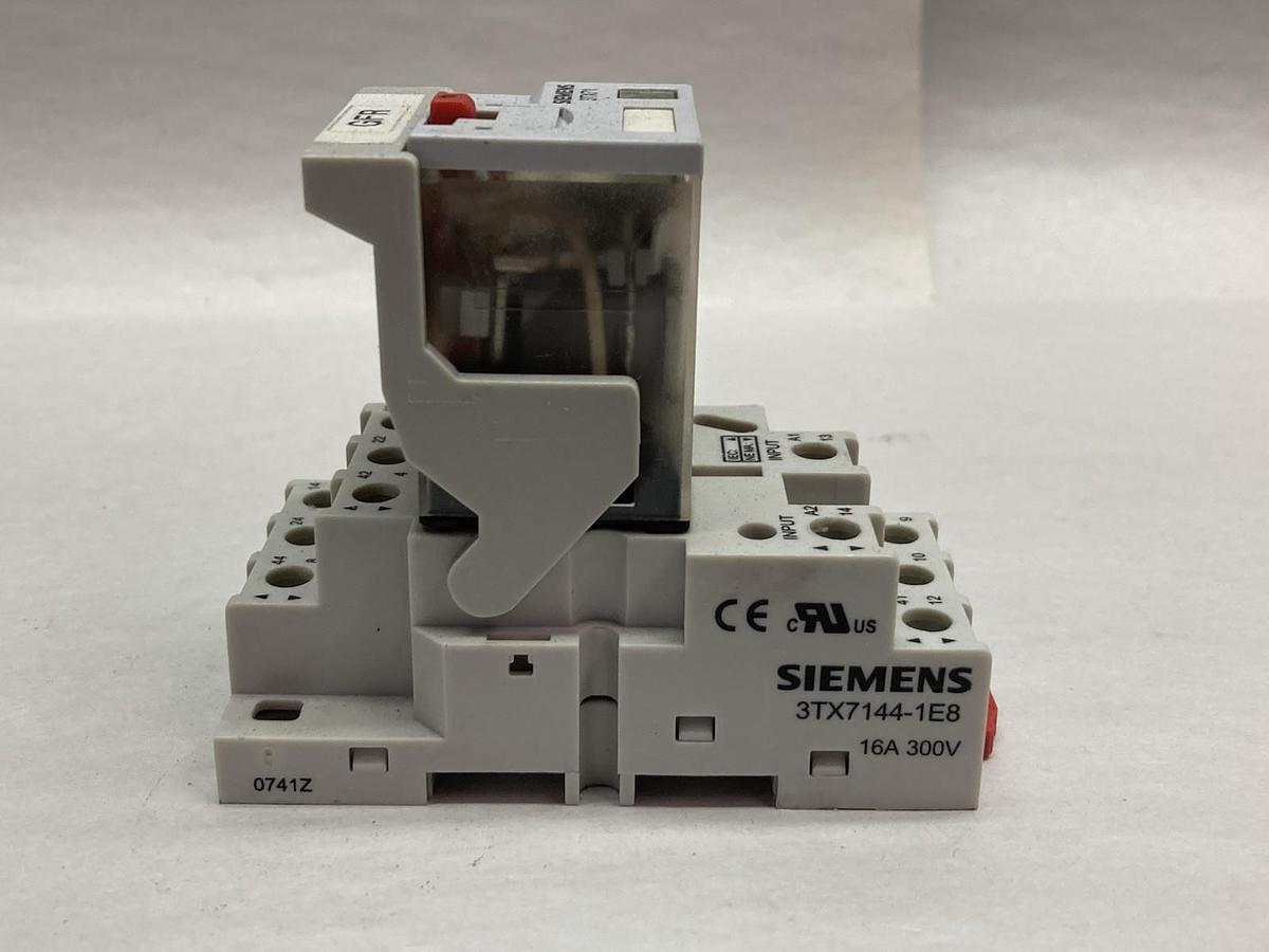 Siemens,3TX71,General Purpose Relay w/3TX7144-1E8 Socket Base