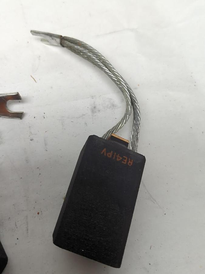 RELIANCE ELECTRIC,3141-PV,CARBON MOTOR BRUSHES BOX OF 7 PIECES NOS