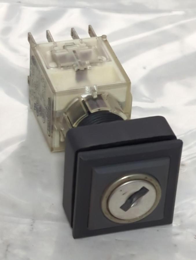 Used SCHLEBEL,AT2,SWITCH 250V-6(3)A EN 61058 PRE-OWNED