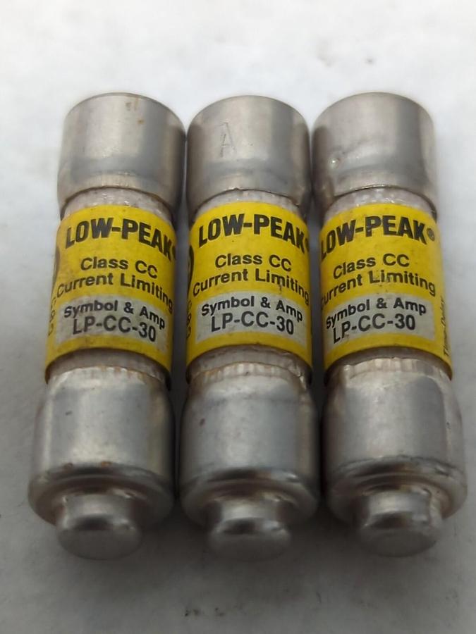 COOPER BUSSMANN,LP-CC-30,LOW-PEAK 30 AMP FUSE LOT OF 3 NOS