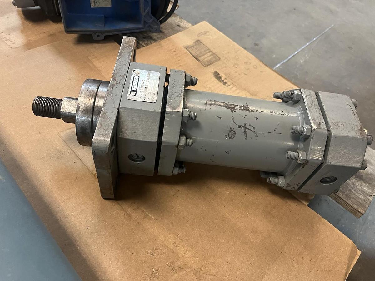Used LYNAIR,SMHH-3-1/4C42,PNEUMATIC CYLINDER 3-1/4" BORE 6" STROKE