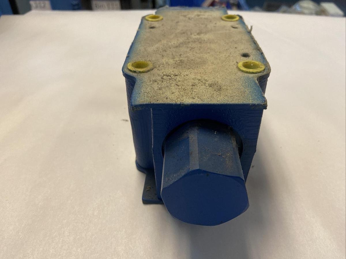 Used REXROTH,Z-2-S-16-3-51,PILOT OPERATED CHECK VALVE SIZE 16 R900412346