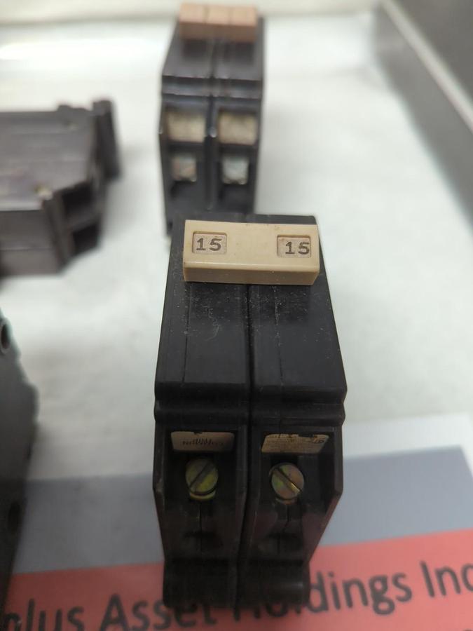 CUTLER-HAMMER,CH215,CIRCUIT BREAKER 15 AMP 2-POLE LOT OF 4 NOS