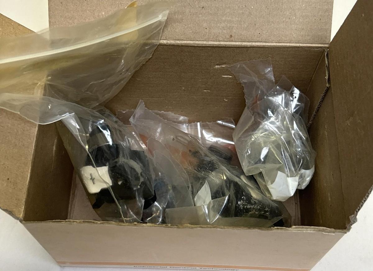 AGUT,PZS-K1FD,KEY OPERATED SELECTOR SWITCH LOT OF 4 NOS