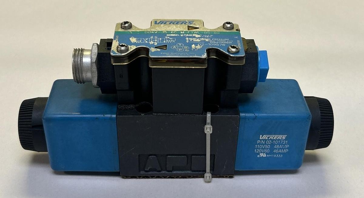 Used VICKERS,DG4V-3S-6C-M-FTWL-B5-60,HYDRAULIC DIRECTIONAL CONTROL VALVE