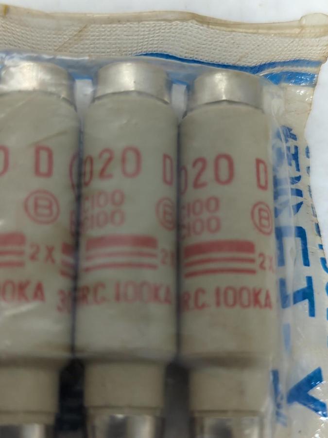 FUJI ELECTRIC,BLA 020,FUSES 20 AMP PACK OF 5 NEW