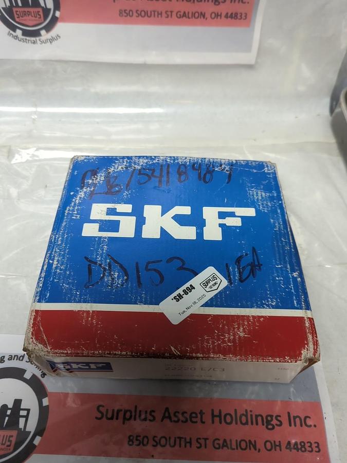 SKF,22220 E/C3,SPHERICAL ROLLER BEARING 100X180X46MM NOS
