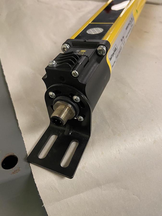 Used Allen Bradley,T4KL0640YD,Guardshield Light Curtain Transmitter Series A