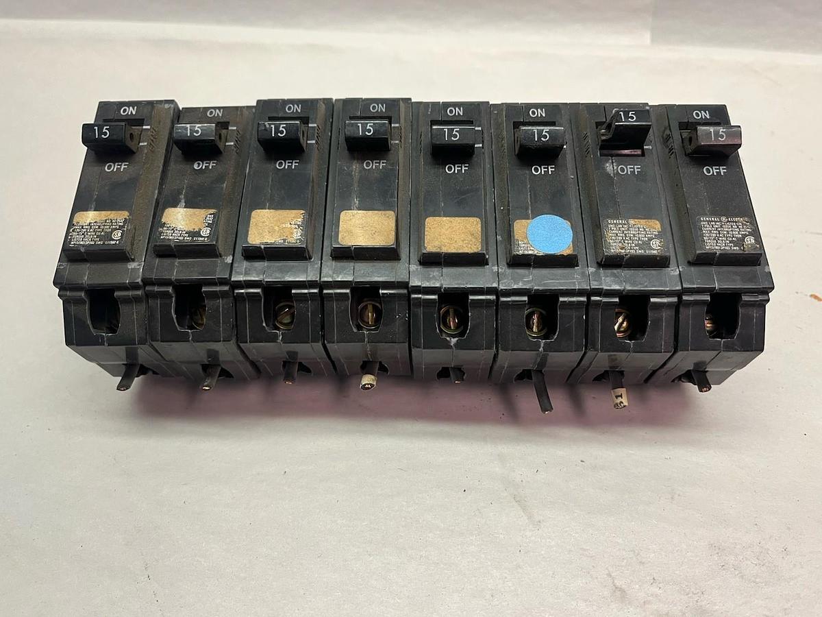 Used GE,THQB115,CIRCUIT BREAKER 15A 1P 120/240V 1PH LOT OF 8