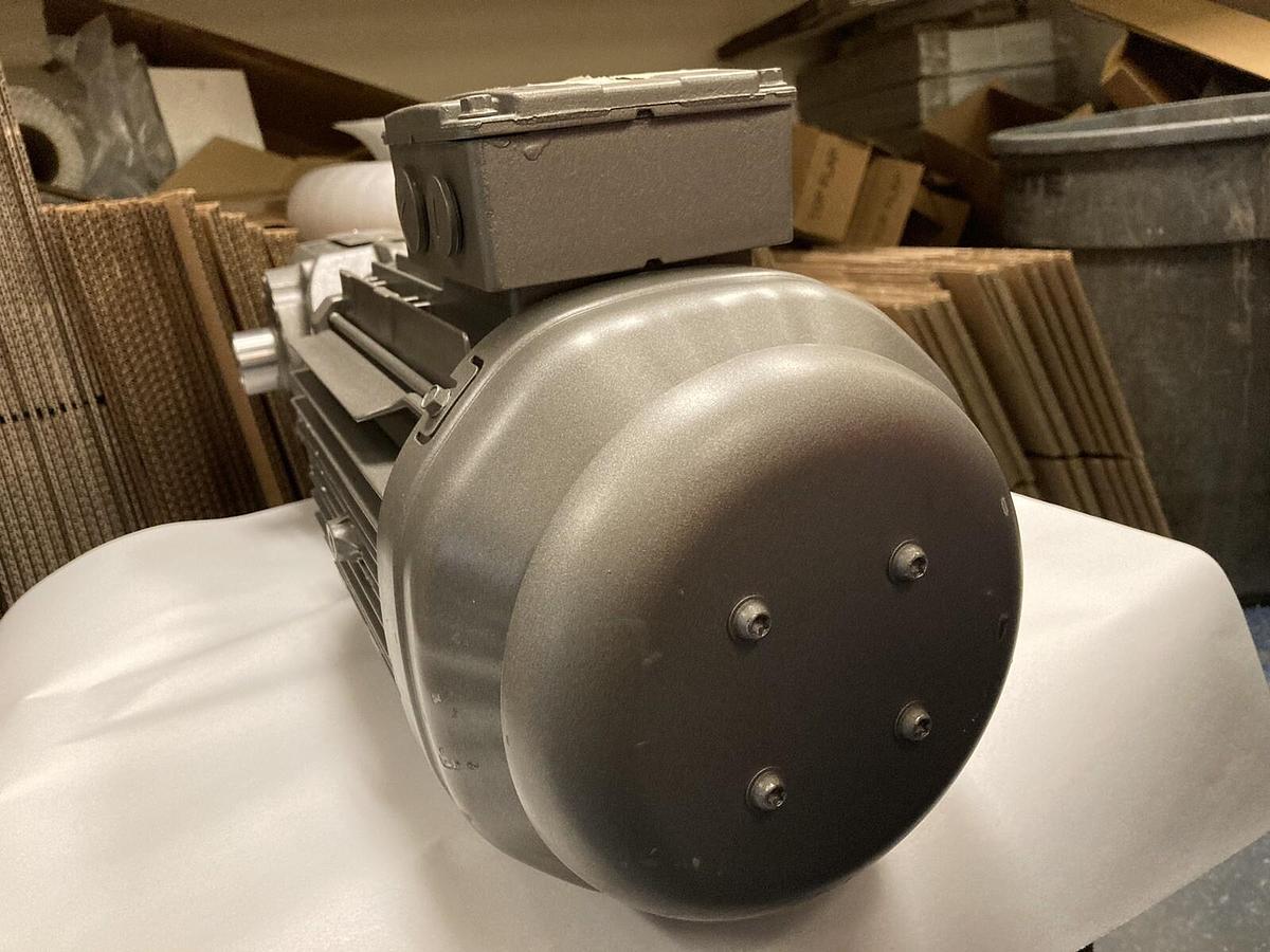 Used Sew Eurodrive,KT47/TDRE100L4,3 HP Gearmotor Ratio 10.58 1800 RPM 230/460V