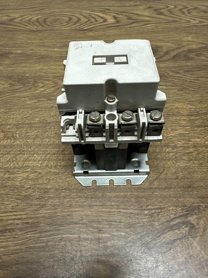 Used Westinghouse,001, AC Contactor Size 1 27a 120v-ac 3hp with J11 Auxilliary Contac