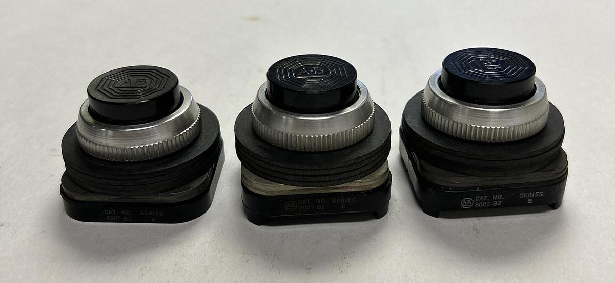 Used ALLEN BRADLEY,800T-B2,PUSH BUTTON LOT OF 3