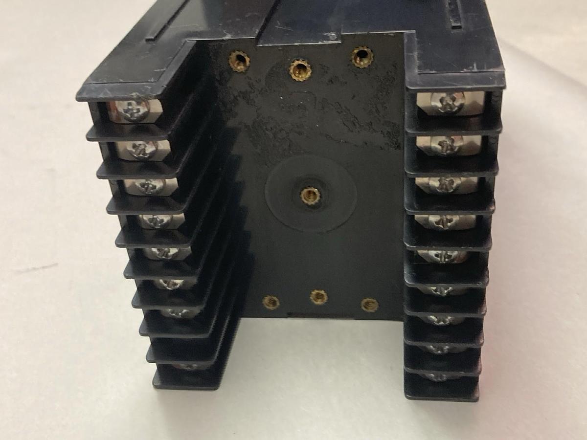 Used Dynapar,CB2 Series,Preset Counter 120VAC Relay Output 115Vac Input