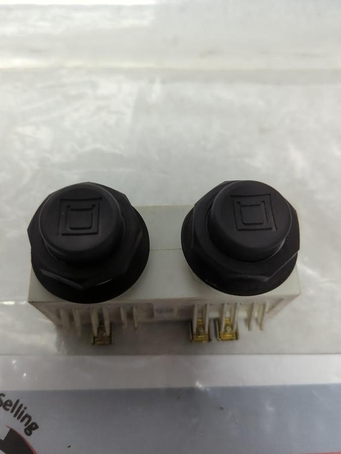 Used SQUARE D,9001-SKRU-2,TWO SPEED MOMENTARY SWITCH INTERLOCK PUSH BUTTON 120/240V