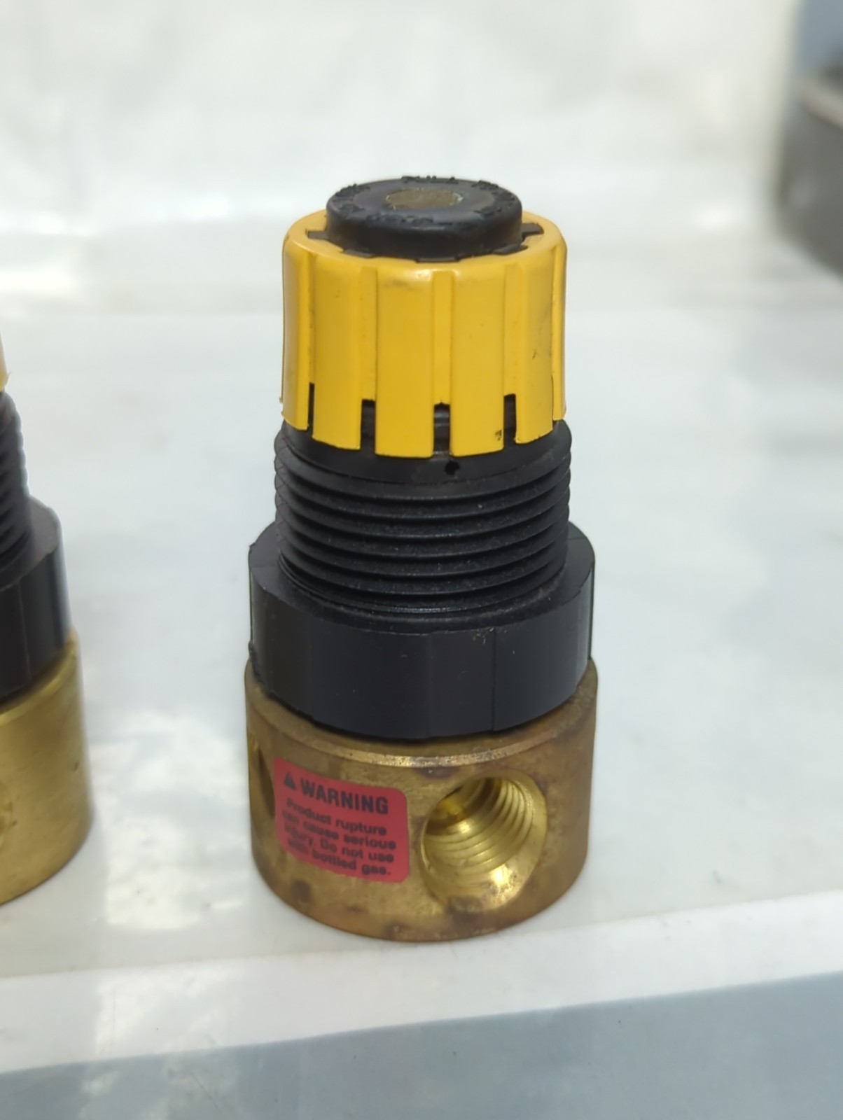 Used SCHRADER BELLOWS,58523040,PNEUMATIC PRESSURE REGULATOR 250 PSIG LOT OF 2 USED