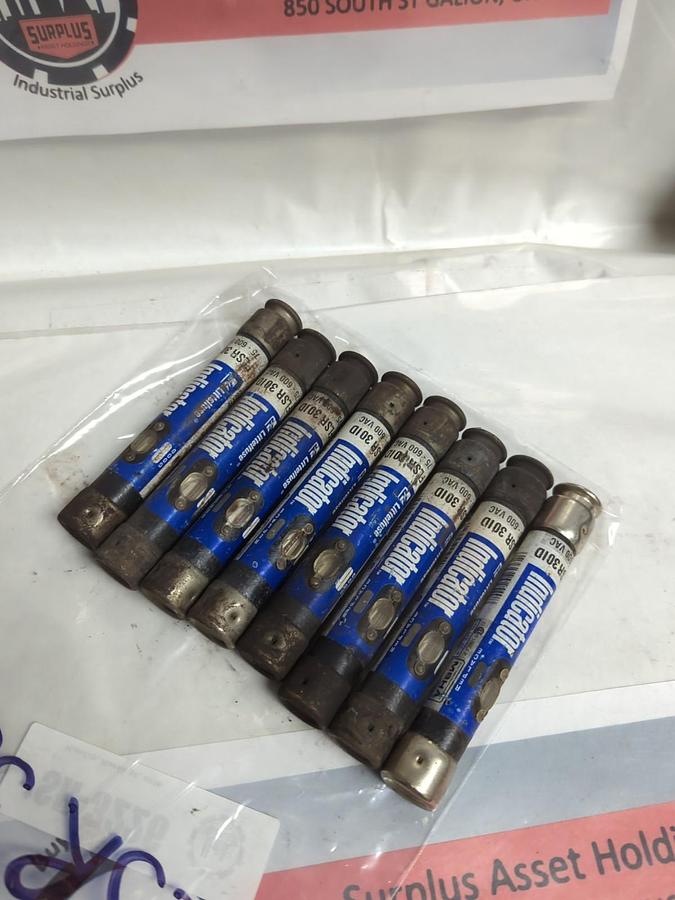 Used LITTELFUSE,FLSR30ID,INDICATOR 30 AMP FUSE LOT OF 8 PRE-OWNED