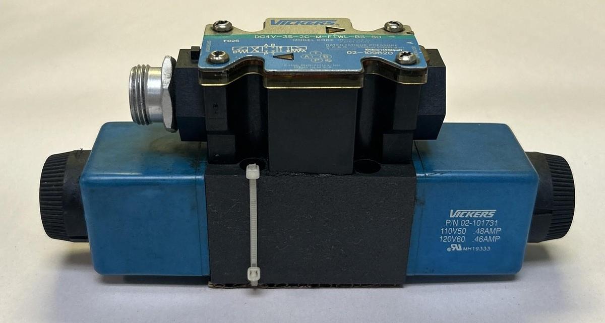 Used VICKERS,DG4V-3S-2C-M-FTWL-B5-60,HYDRAULIC DIRECTIONAL CONTROL SOLENOID VALVE