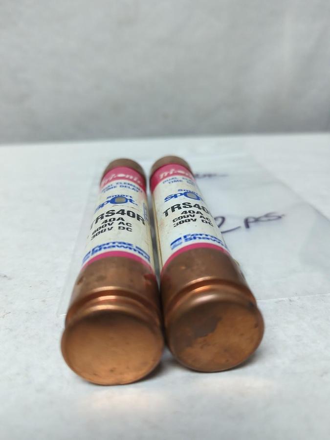 Used FERRAZ SHAWMUT,TRS40R,SMART SPOT 40 AMP FUSE LOT OF 2 PRE-OWNED
