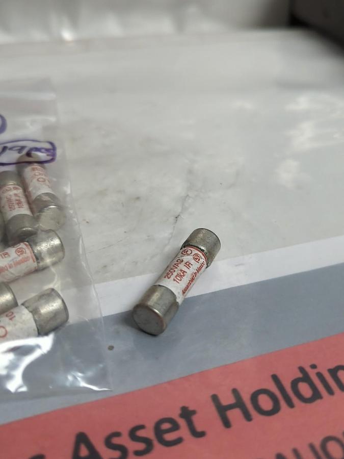 Used FERRAZ SHAWMUT,OTM10,ONE-TIME 10 AMP FUSE LOT OF 19 NOS
