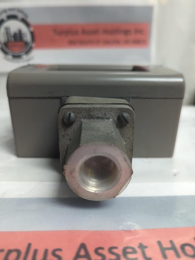 Used HONEYWELL,C647A 1002 1,GAS PRESSURE SWITCH PRE-OWNED