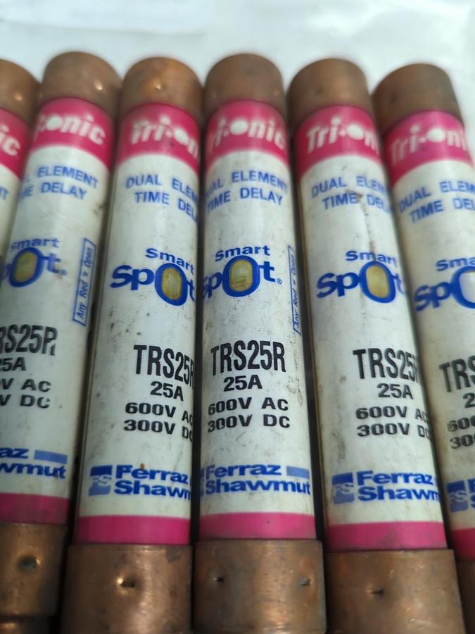 Used FERRAZ SHAWMUT,TRS25R,SMART-SPOT 25 AMP FUSE LOT OF 6 PRE-OWNED