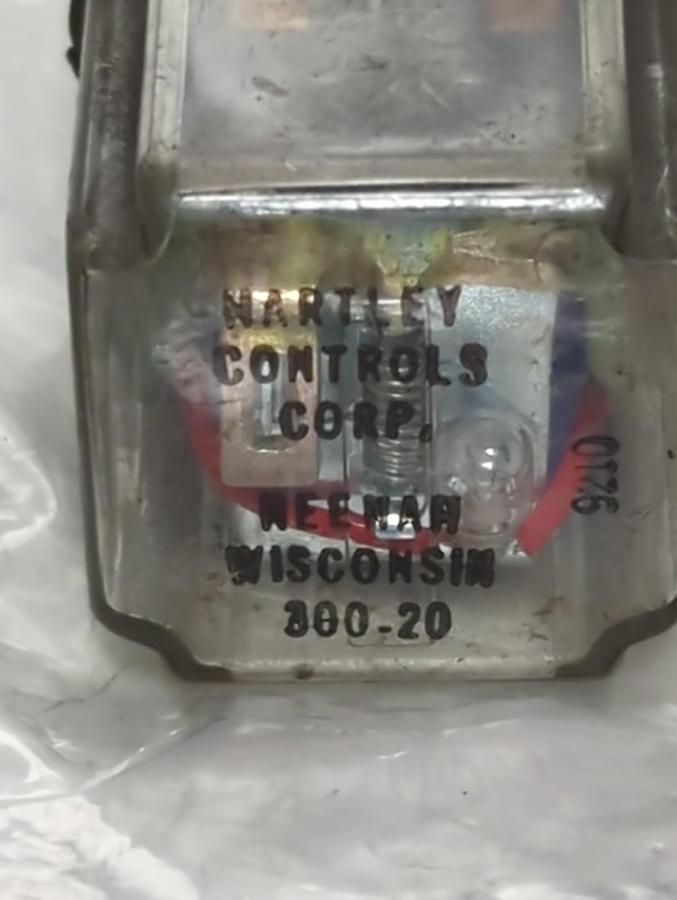 Used HARTLEY CONTROLS,300-20,PLUG IN RELAY 8-PIN LOT OF 3 PRE-OWNED