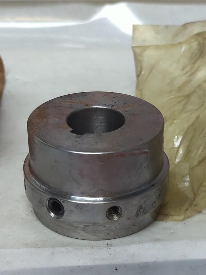 REXNORD,7300280,4SHSB STD STRAIGHT BORE HUB STOCK BORE 1" NOS