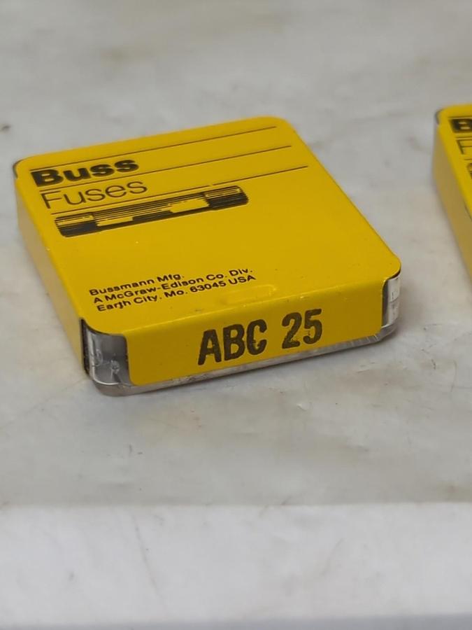 COOPER BUSSMANN,ABC 25,FAST ACTING CERAMIC FUSE 25 AMP LOT OF 29 PACKS OF 5 NOS