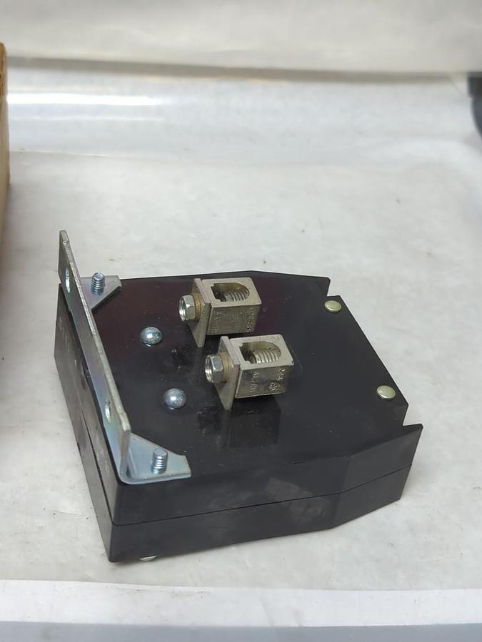 CUTLER-HAMMER,D60LT3,CURRENT TRANSFORMER SERIES A2 600 V NOS