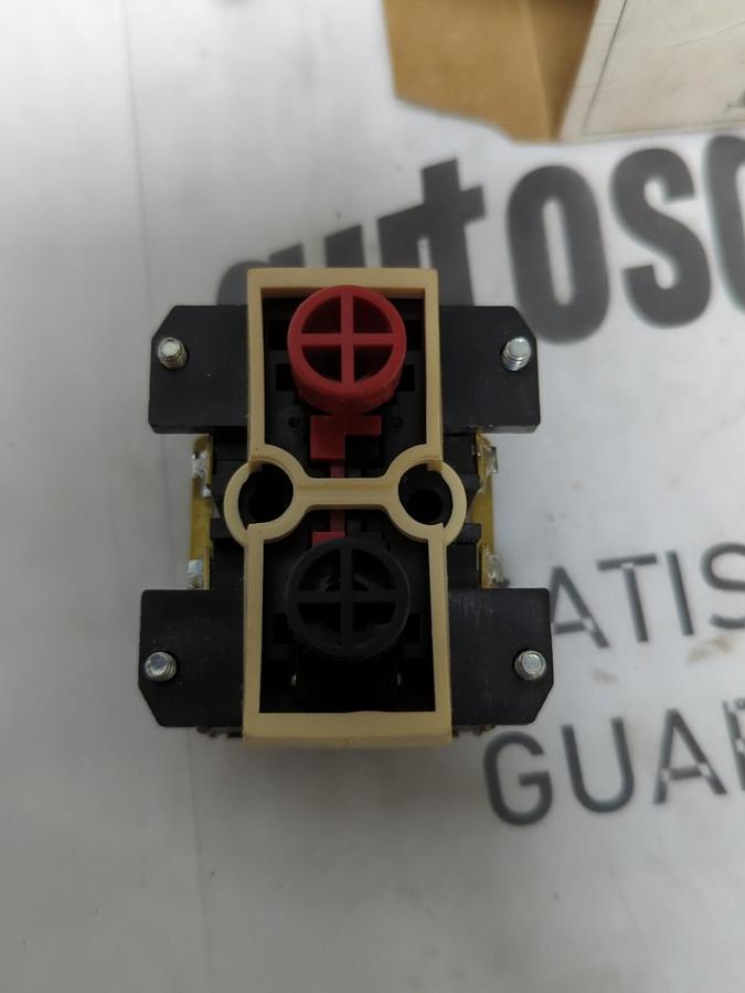 WOODHEAD,505SW-3,3 SPPED 2 BUTTON PENDANT SWITCH NOS