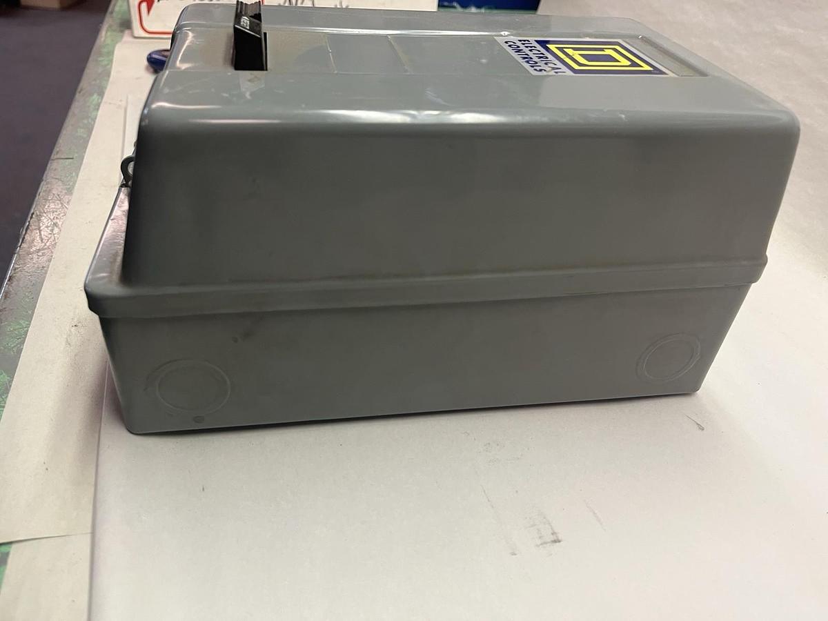 SQUARE D,8536SBG2SA,SIZE 0 FULL VOLTAGE MOTOR STARTER 5HP COIL 110/120V