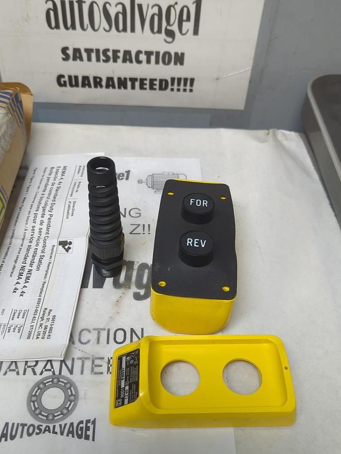 SQUARE D,9001BW93Y,PENDANT PUSH BUTTON STATION NEW