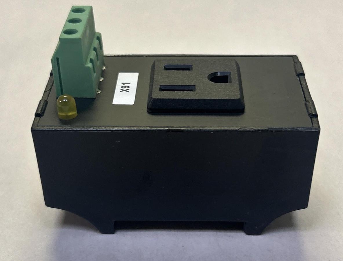 Used MURR ELEKTRONIK,676166,PANEL RECEPTACLE 15A 110V