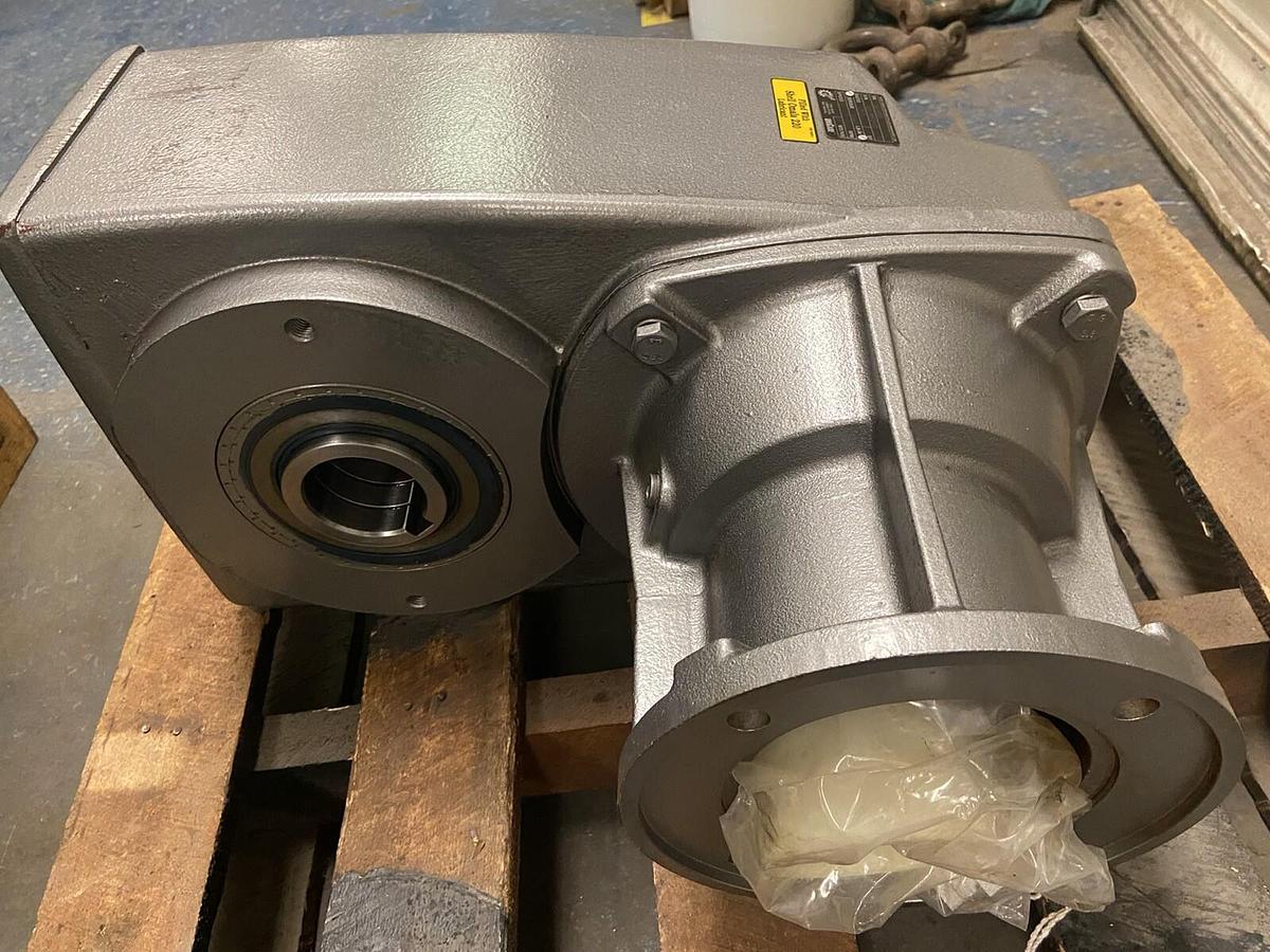 Nord,SK 5282AZN250TC,Gear Reducer Ratio 30.50 Torque 25665Lb-IN Speed 57RPM