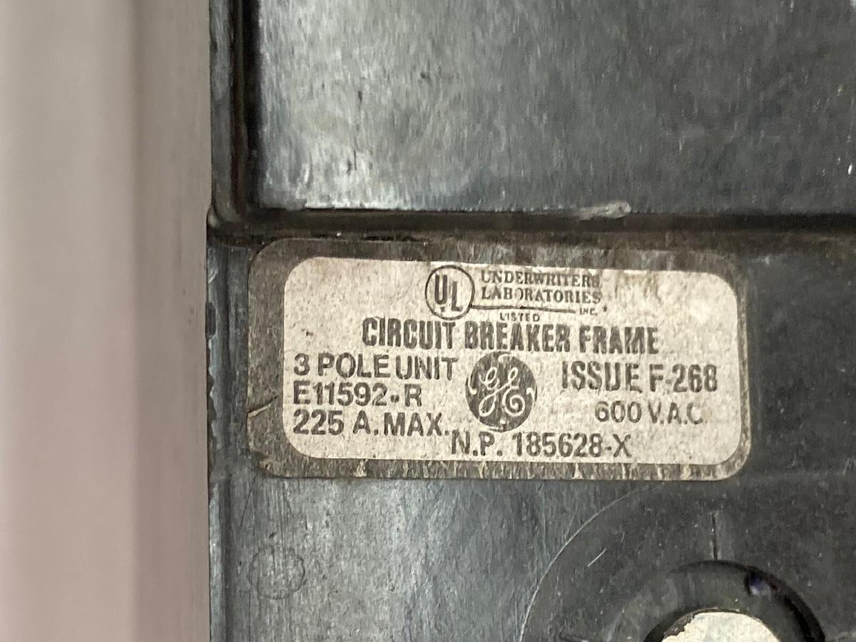 Used General Electric,E11592-R,3-Pole Circuit Breaker 224A Max
