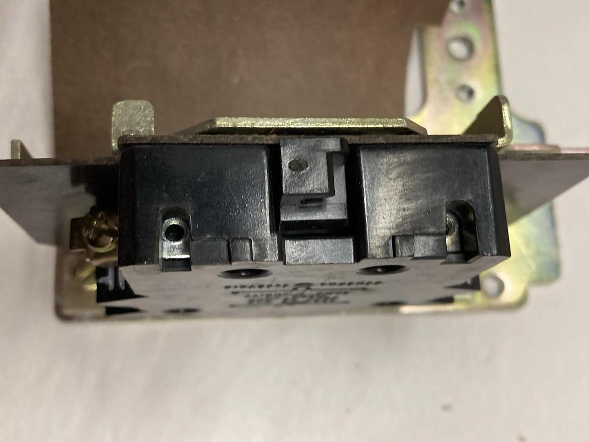 General Electric,CR305X300A,Axuiliary Contact VA 8 34