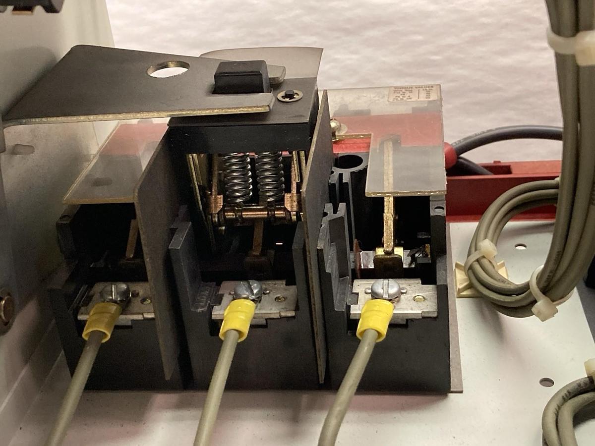 Used Cutler Hammer,30 Amps,12 INCH MCC Disconnect FUSED Feeder Bucket 60Hz 480V