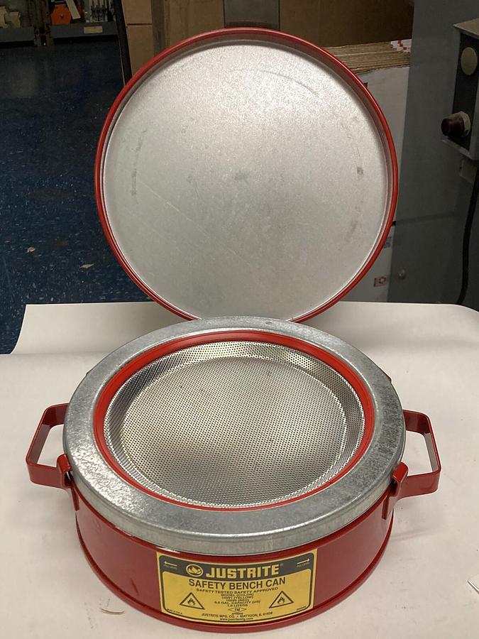 Justrite,102910.5,Safety Bench Can 10291 0.5 Gal. Capacity