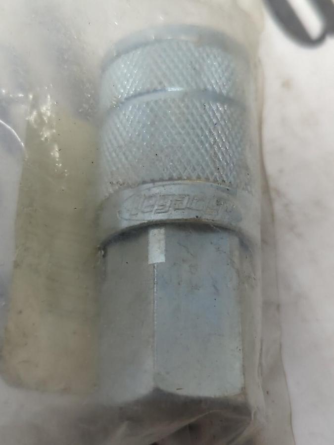 Used LEGACY,1HUE9A,INDUSTRIAL QUICK CONNECT COUPLING /8 INCH NEW