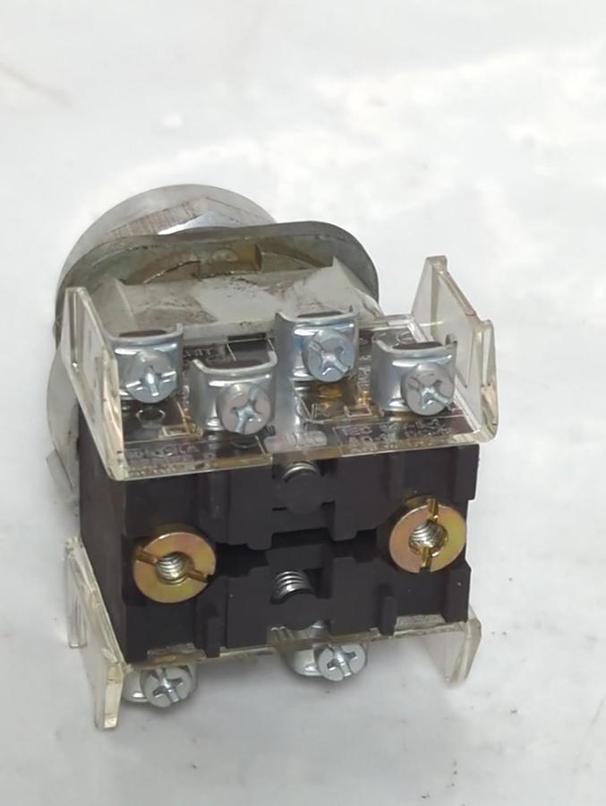 Used ALLEN BRADLEY,800T-J2,SERIES T SELECTOR SWITCH PRE-OWNED