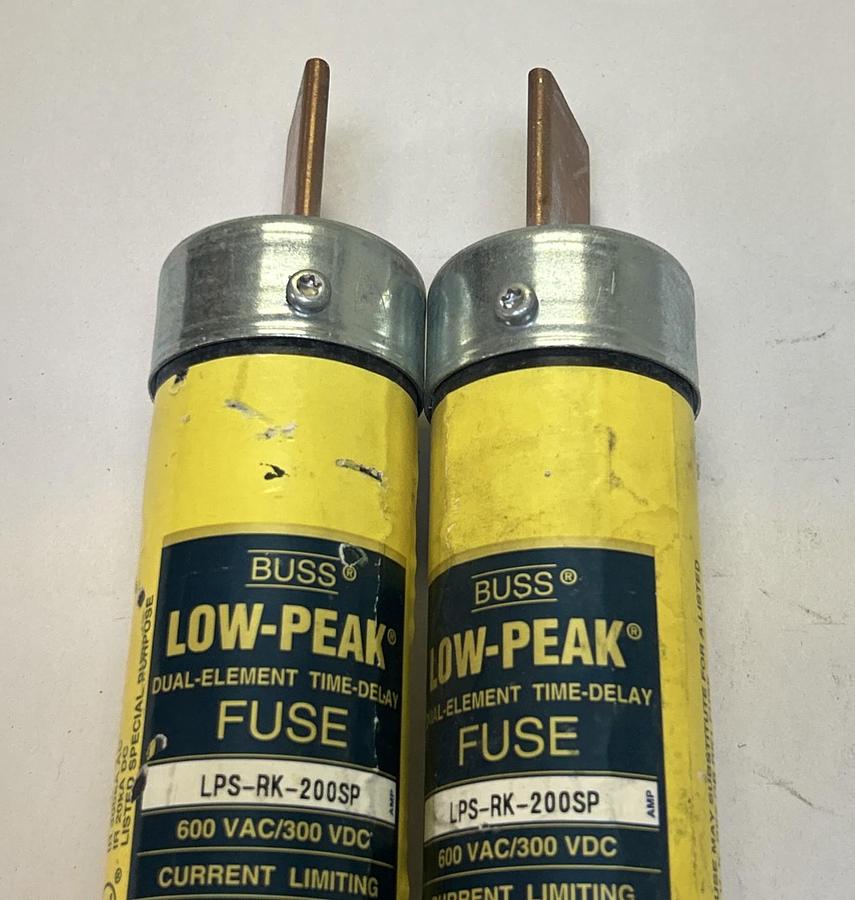 Used COOPER BUSSMANN,LPS-RK-200SP,LOW-PEAK FUSE 200A 600V LOT OF 2