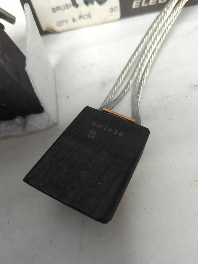 RELIANCE ELECTRIC,3141-WX,CARBON MOTOR BRUSHES BOX OF 8 PIECES NOS