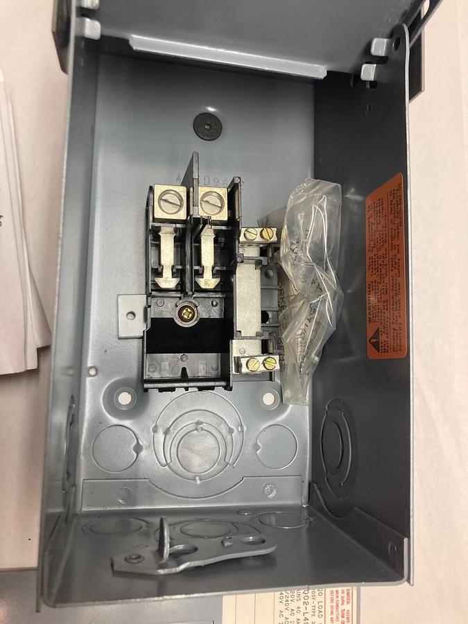 Used Square D,Q02L40RB,KLoad Center Ser G1 40A ENCLOSURE ONLY