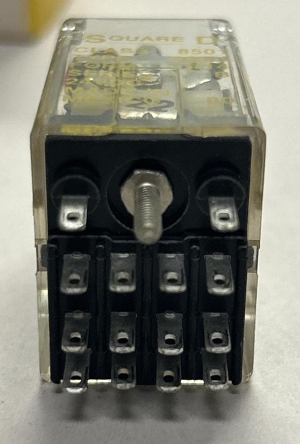 Used SQUARE D,8501-RSD4,RELAY 3AMP 24VDC 14PIN NEW
