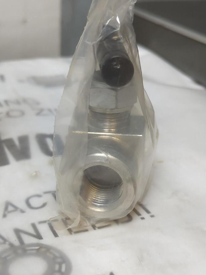 WHITEY,S-26VM8-F8,NEEDLE CONTROL VALVE (2-PC. BOX) 6000 PSI NEW