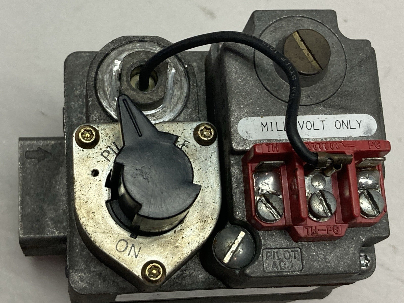 Used White-Rodgers,36C03U,Universal Gas Valve Replacement Type 200 1/2 PSI