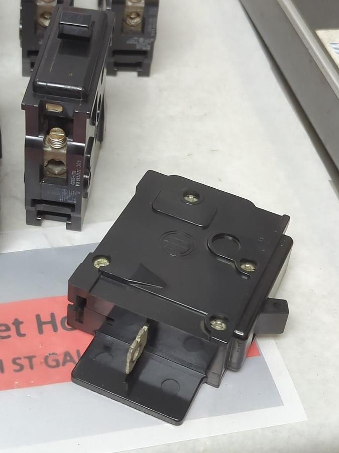 Used I.T.E.,BQ1-B020,CIRCUIT BREAKER 20 AMP 1-POLE LOT OF 10 PRE-OWNED